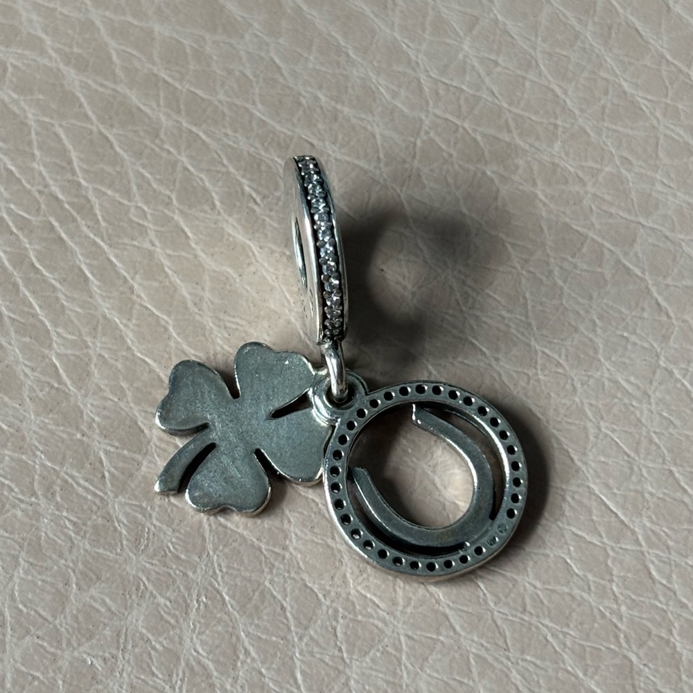 Pandora - Horse shoe clover charm